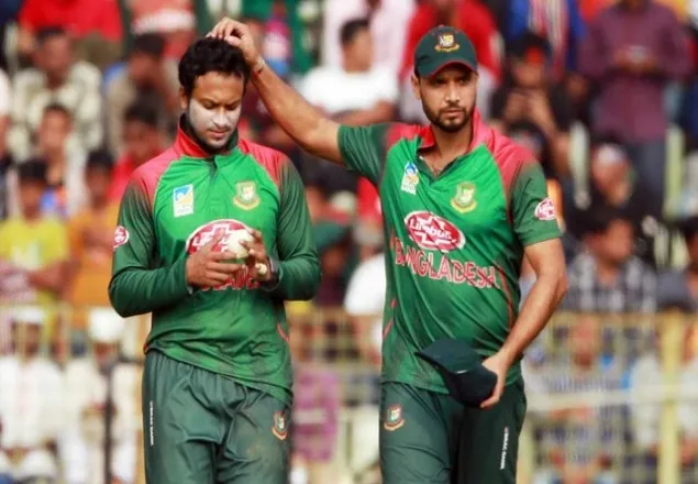 বিসিবির চুক্তি থেকে বাদ মাশরাফি-সাকিব