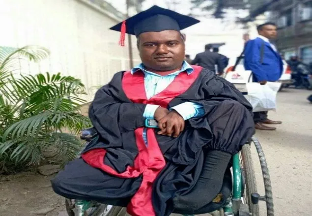 অদম্য মেধাবী শারীরিক প্রতিবন্ধী গ্র্যাজুয়েট হাফিজুরের গল্প