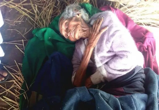 শতবর্ষী মাকে কনকনে ঠাণ্ডায় স্টেশনে ফেলে পালালো ছেলে