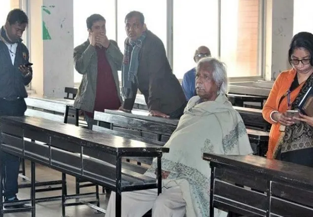 ৩ ঘণ্টা তালাবদ্ধ ডা. জাফরুল্লাহ চৌধুরী