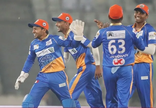 শিরোপার লড়াইয়ে ফিল্ডিংয়ে মুশফিকের খুলনা 