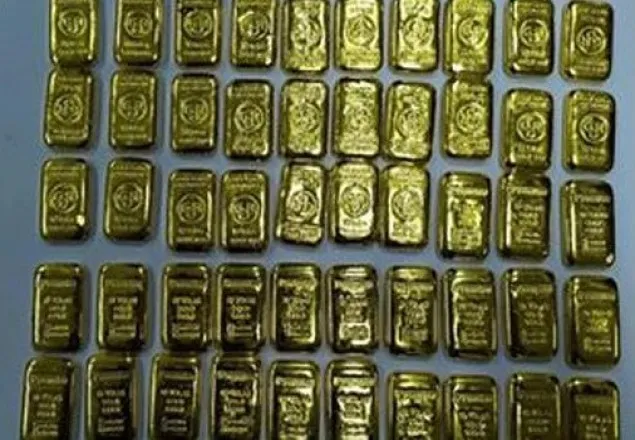 শাহ আমানতে ৫২টি সোনার বার উদ্ধার