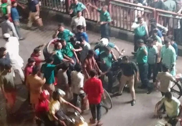 পুলিশের ওপর বোমা হামলা: গ্রেপ্তার ২ 