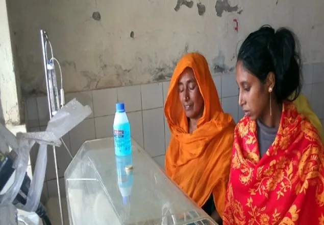 মৃত ভেবে ফেলে রাখা নবজাতক মায়ের কোলে নড়ে উঠল