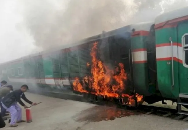 সিলেটগামী পারাবত এক্সপ্রেসে আগুন