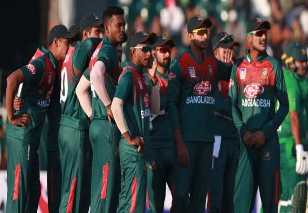 শুরুতেই শফিউলের আঘাত