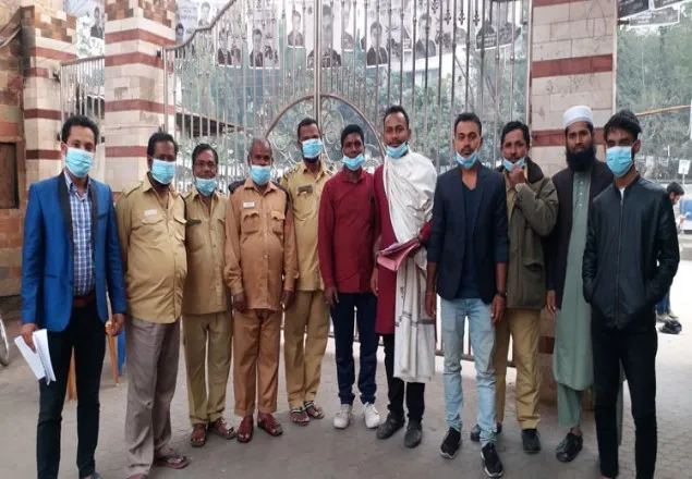 করোনাভাইরাসে সচেতনতায় এগিয়ে এলেন ছাত্রলীগ কর্মী