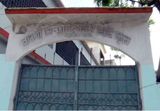 ক্লাস নিচ্ছেন অভিযুক্ত শিক্ষক, স্কুল ছেড়েছে ছাত্রী