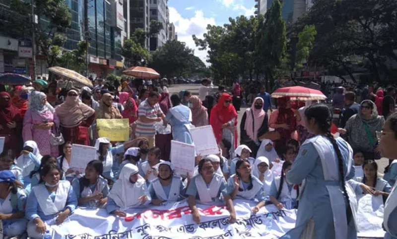 সড়কে ভিকারুননিসার ছাত্রীরা, দাবি স্থায়ী ক্যাম্পাস