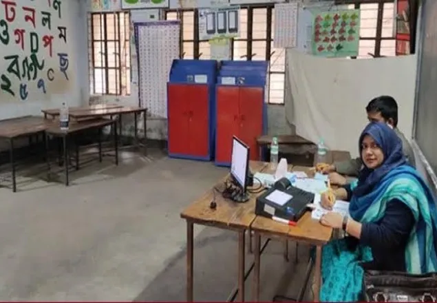 ভোটার উপস্থিতি কম হওয়ায় হতাশ তাপস 