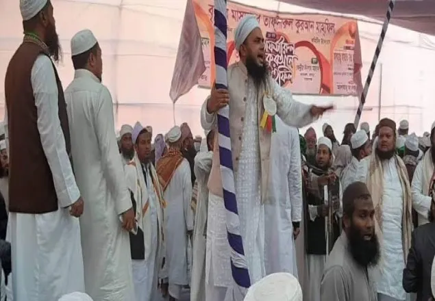 ভেঙে পড়লো আহমদ শফি সমাবেশ মঞ্চ
