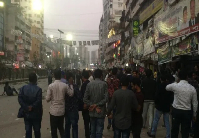 নয়াপল্টনে আ.লীগ-বিএনপির ধাওয়া-পাল্টা ধাওয়া, সংঘর্ষ