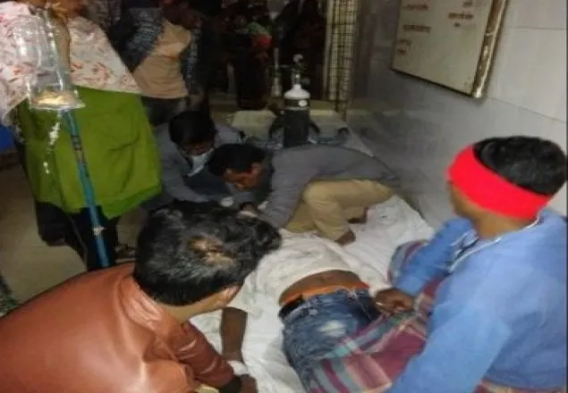 মাগুরায় সড়ক দূর্ঘটনায় আহত ২ , আশংকাজনক ১