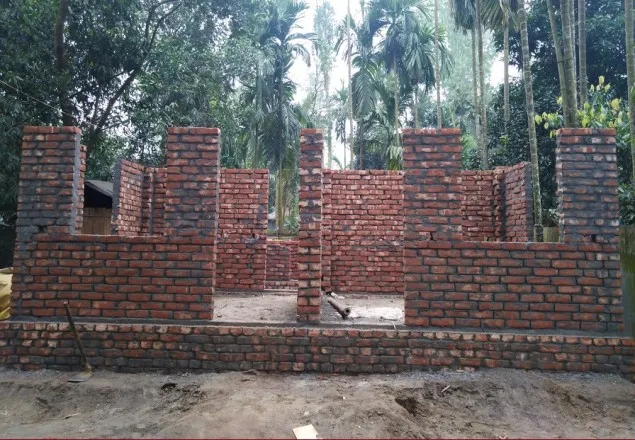 নিম্নমানের সামগ্রীতে দূর্যোগ সহনীয় বাড়ি 