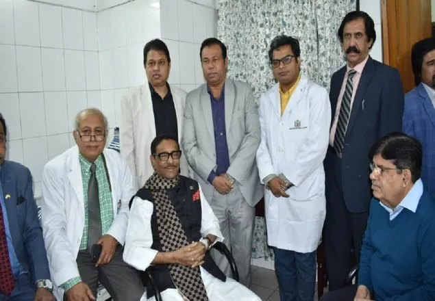 হাসপাতাল থেকে ছাড়া পেয়েই সচিবালয়ে কাদের   