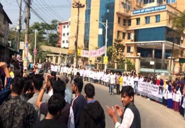 সিলেটে দুর্ঘটনায় শিক্ষার্থী নিহত, সড়ক অবরোধ