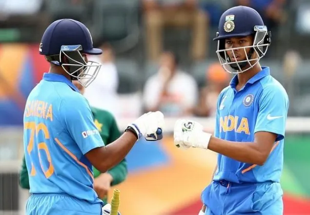 পাকিস্তানকে ১০ উইকেটে হারিয়ে ফাইনালে ভারত