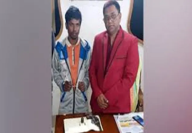 পিস্তল নিয়ে জামাই ধরা