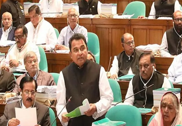  বিল পাসের সময় তীব্র বিরোধিতার মুখে অর্থমন্ত্রী