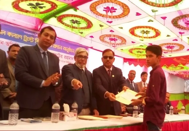 হাতীবান্ধায় কৃতি ও মেধাবী শিক্ষার্থীদের শিক্ষাবৃত্তি ও সম্মাননা প্রদান 