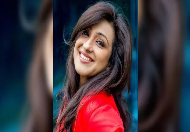 এটিএন বাংলার চেয়ারম্যান মাহফুজুর রহমানের ছবিতে ঋতুপর্ণা