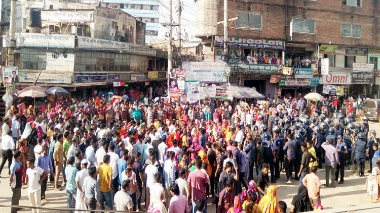 Ashulia RMG workers block road demanding arrears