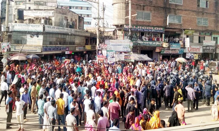 Ashulia RMG workers block road demanding arrears