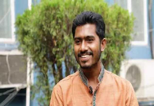  অল্পের জন্য রক্ষা পেলেন ভিপি নুর