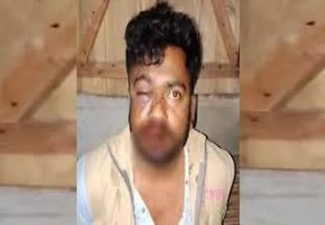 ডিবি পরিচয়ে ছিনতাই করা দু’চালক আটক