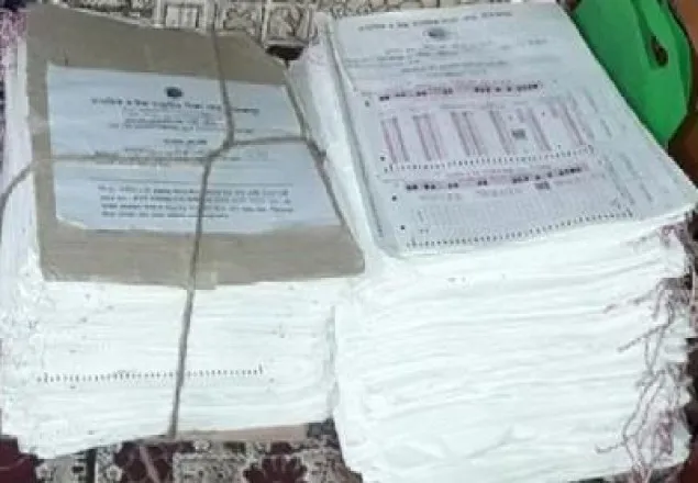 এসএসসি পরীক্ষার ৫০ উত্তরপত্র সিএনজিতে