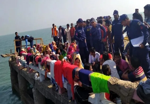রোহিঙ্গাদের ট্রলারডুবি: ১৯ জনকে আসামি করে মামলা