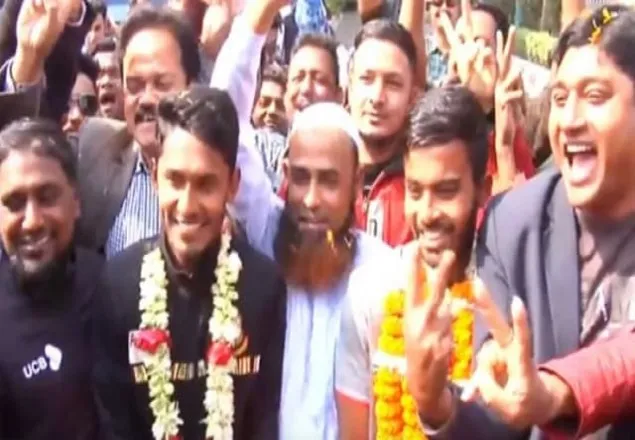 বগুড়ায় ফুলেল শুভেচ্ছায় সিক্ত তৌহিদ-তানজিদ