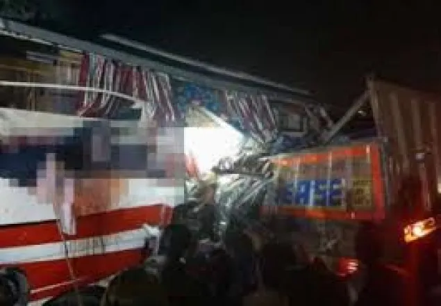 ভারতে সড়ক দুর্ঘটনায় নিহত ১৪, আহত ৩০