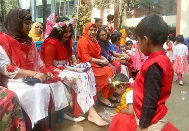 মায়ের পা ধুয়ে ভালোবাসা দিবস পালন