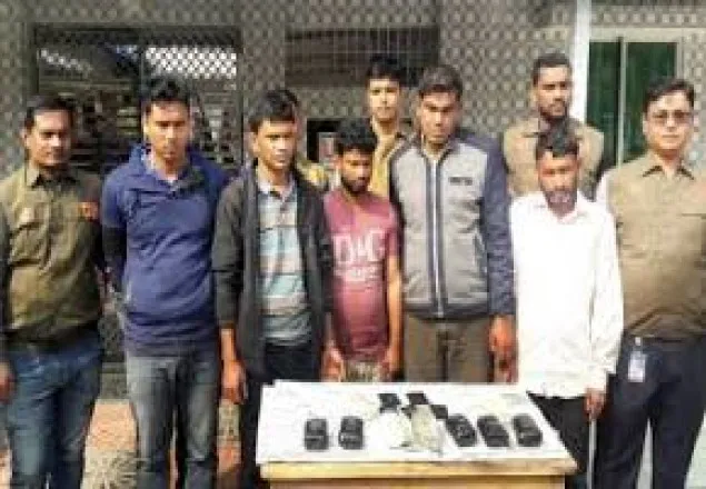 কুমিল্লায় ২৫ হাজার ইয়াবাসহ আটক ৫