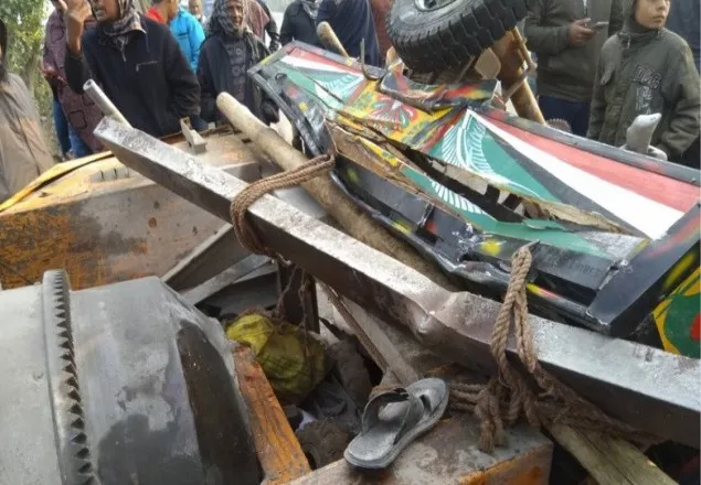 গোপালগঞ্জে বাসের ধাক্কায় পাঁচ নছিমনযাত্রী নিহত