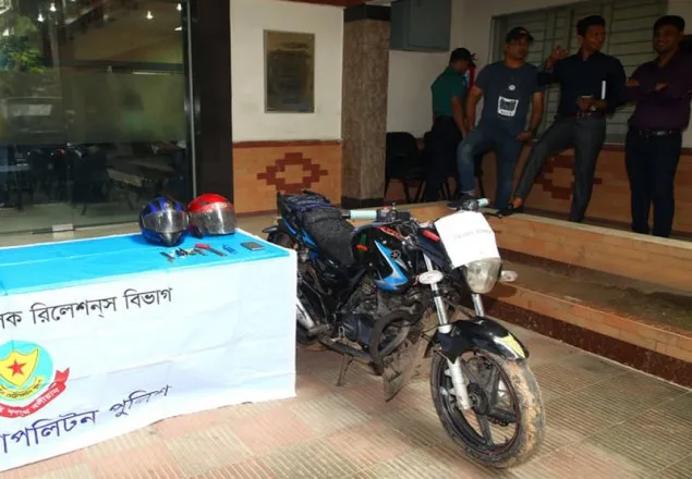 আশুলিয়ায় পাঠাও চালককে গলা কেটে হত্যা, গ্রেফতার ৩