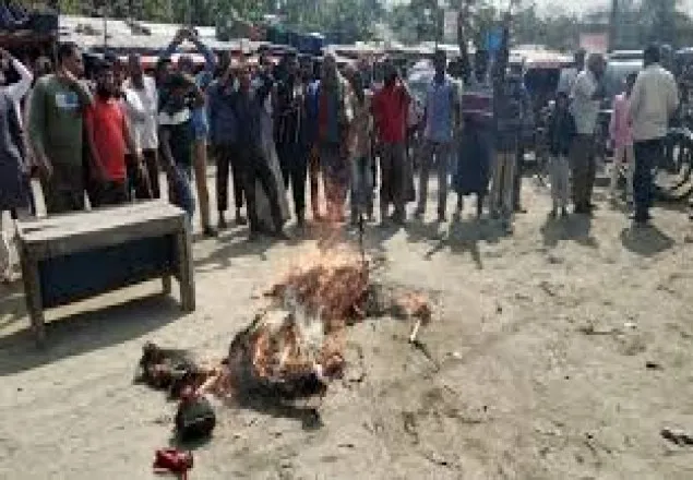শাহজাহান খানের বিরুদ্ধে মামলায় কাঞ্চনের কুশপুত্তলিকা দাহ
