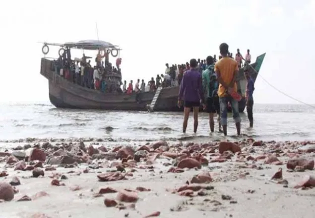 সাগরপথে ফের মালয়েশিয়া যাওয়ার চেষ্টা, ১৭ রোহিঙ্গা উদ্ধার