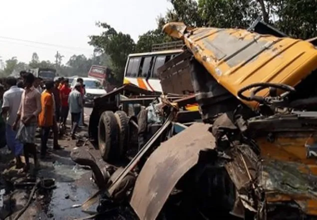 কক্সবাজারে যাত্রীবাহী বাস-ট্রাকের সংঘর্ষে দুই চালক নিহত