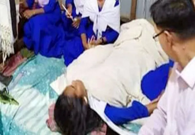 শিক্ষকের লাথিতে শ্রেণিকক্ষেই অজ্ঞান শিক্ষার্থী