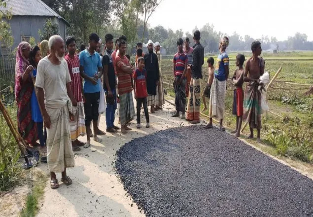 তথ্য সংগ্রহ করতে গেলে ৫ সাংবাদিককে মারধর
