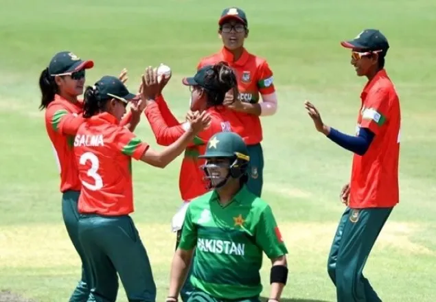 পাকিস্তানকে হারাল বাংলাদেশের বাঘিনীরা 