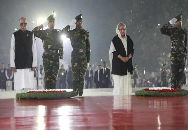 ভাষা শহীদদের প্রতি রাষ্ট্রপ‌তি-প্রধানমন্ত্রীর শ্রদ্ধা নিবেদন
