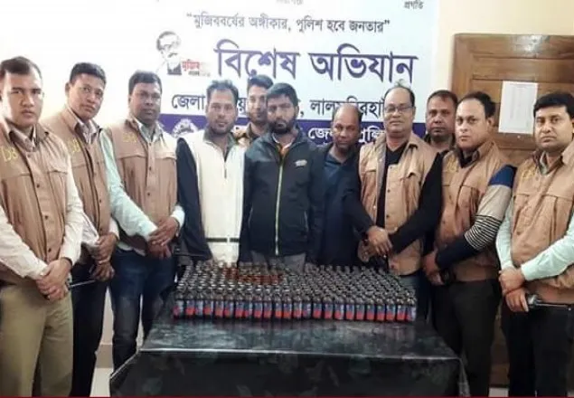 লালমনিরহাটে ২৬৫ বোতল ফেন্সিডিলসহ আটক ৩