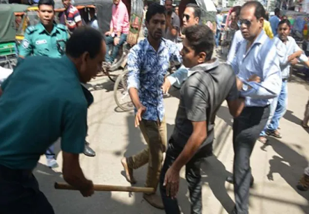 বিএনপির মিছিলে পুলিশের লাঠিচার্জ, আহত ১০