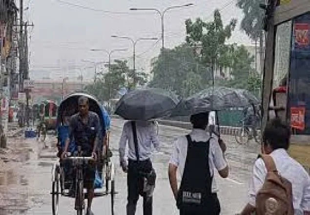  ঢাকার আকাশে গুঁড়ি গুঁড়ি বৃষ্টি
