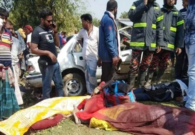বিয়ের দাওয়াতে যাওয়ার পথে সড়ক দুর্ঘটনায় নিহত ৭