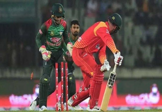 চরম ব্যাটিং বিপর্যয়ে জিম্বাবুয়ে 