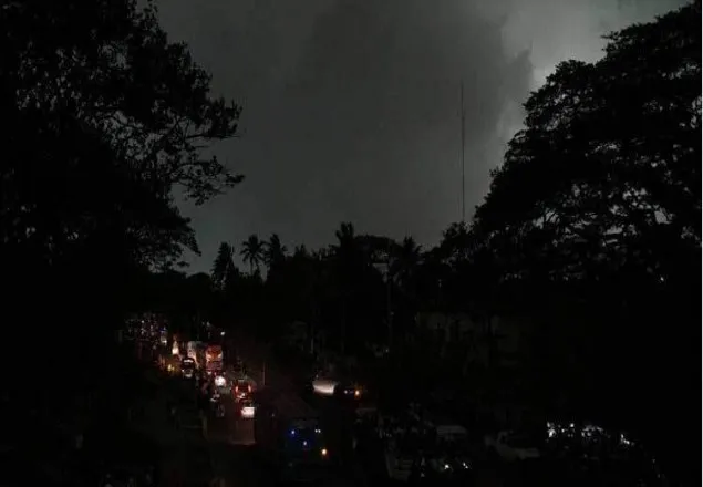 সকালে শুরুতেই ঢাকার আকাশে হঠাৎ বৃষ্টি
